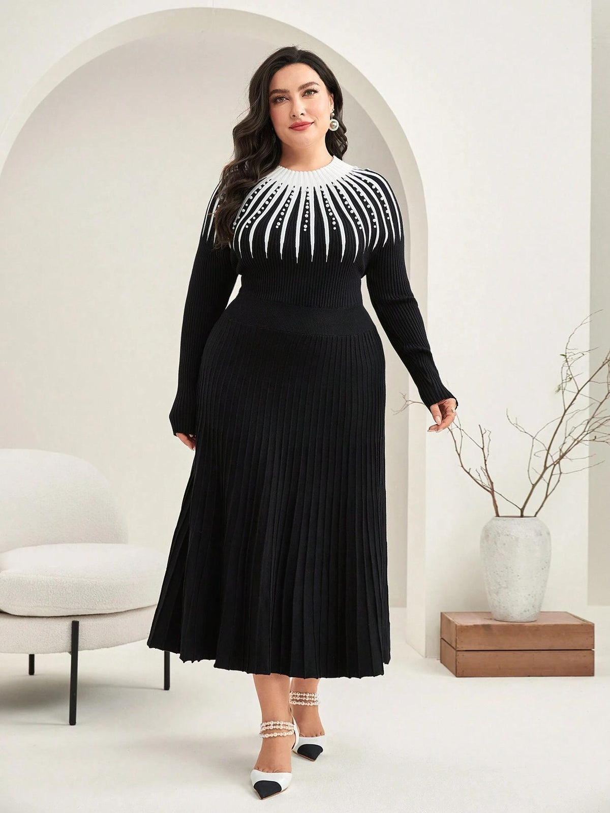 Vestido Suéter Plus Size com Detalhe de Pérola e Bloco de Cor