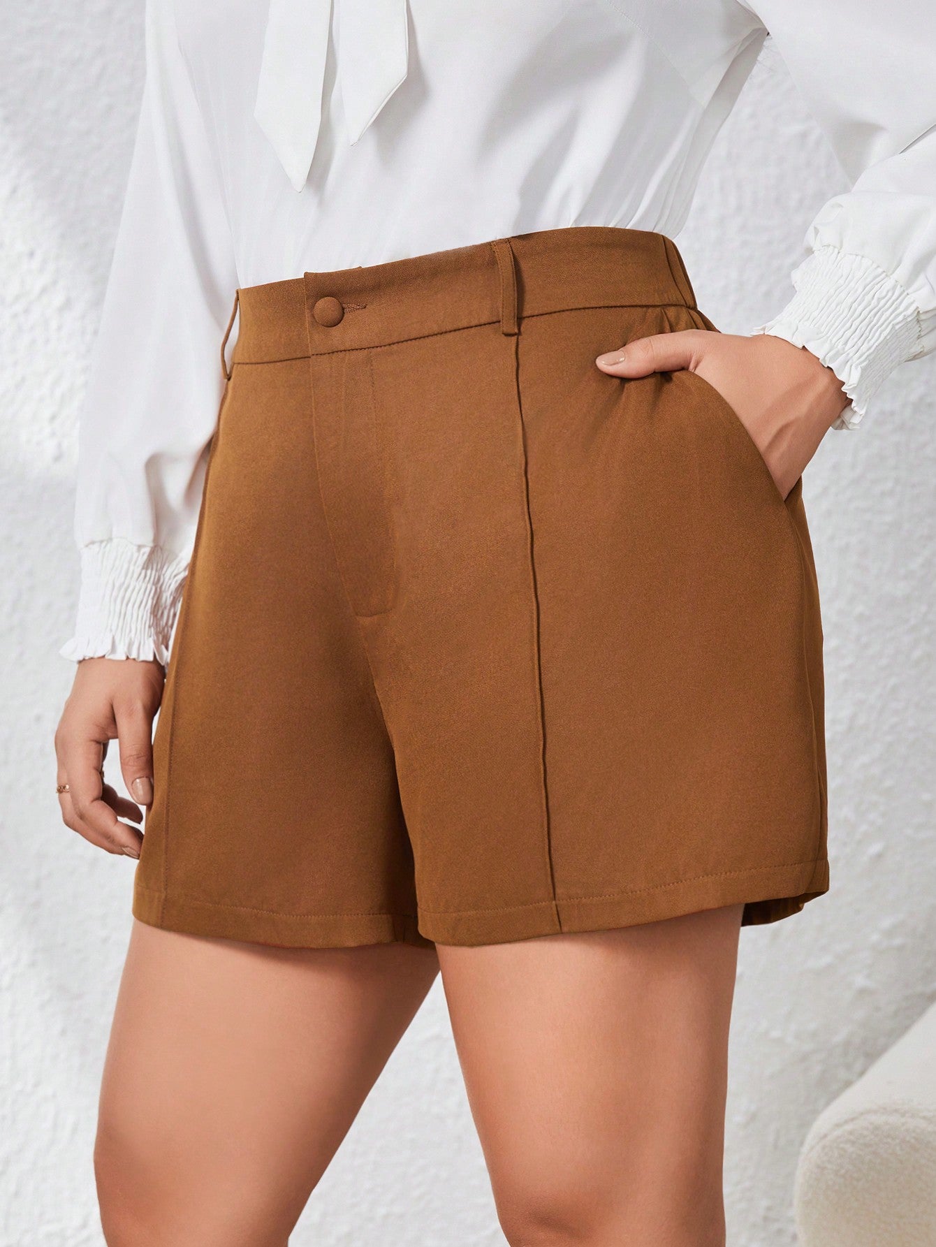 Shorts Plus Size Curto Casual de Perna Larga e Botão