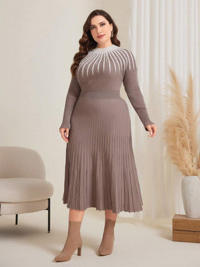 Vestido Suéter Plus Size com Detalhe de Pérola e Bloco de Cor