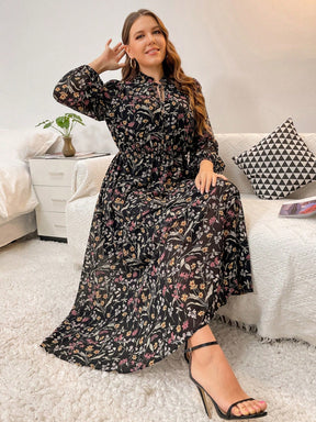 Vestido Plus Size Elegante com Estampa Floral e Detalhes em Babado e Gola com Laço