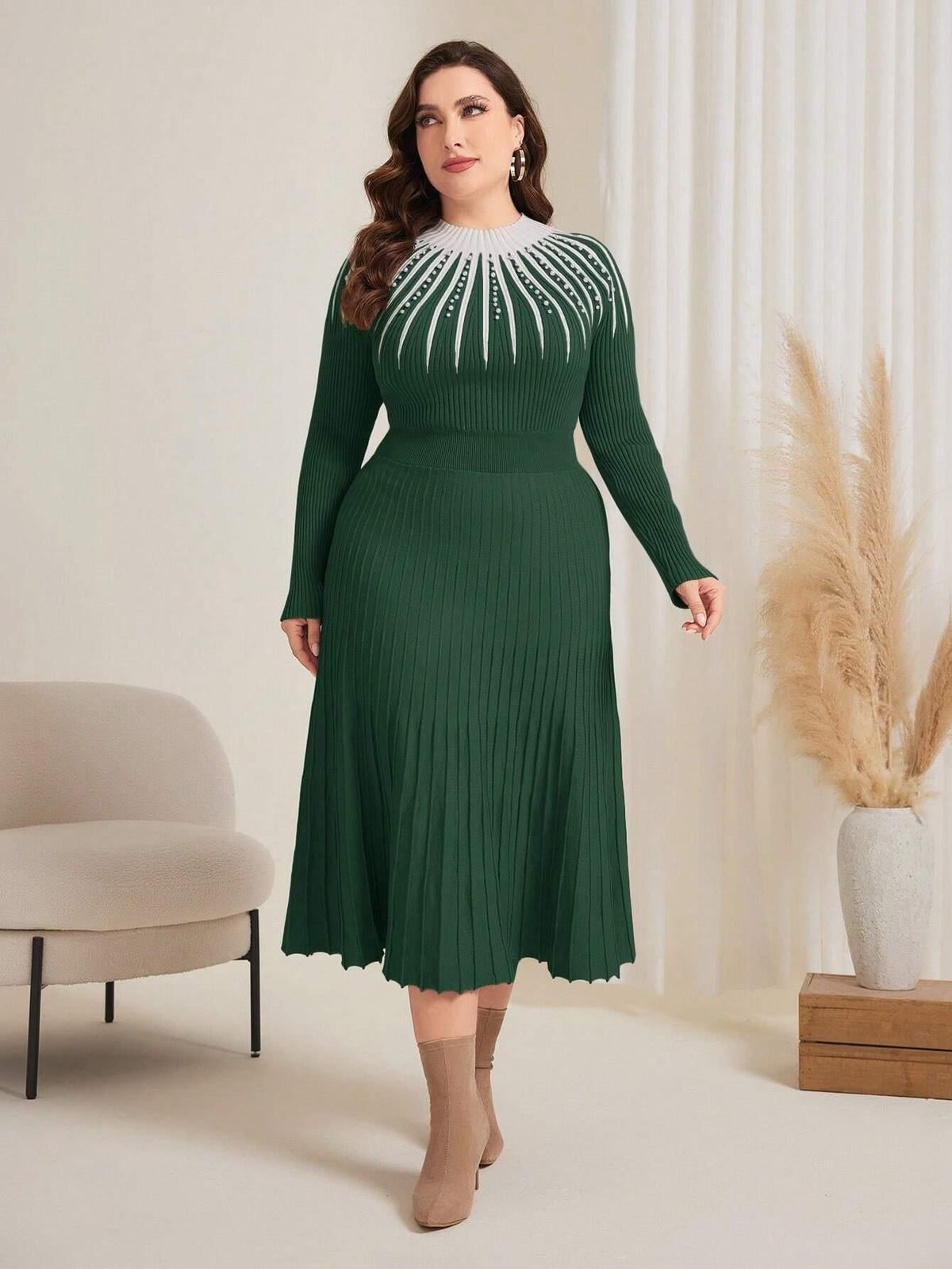 Vestido Suéter Plus Size com Detalhe de Pérola e Bloco de Cor