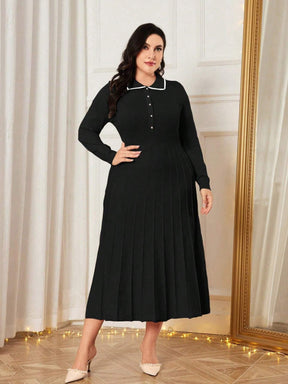 Vestido Plus Size de Malha com Gola Polo e Bainha Plissada