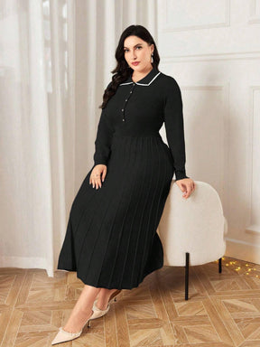 Vestido Plus Size de Malha com Gola Polo e Bainha Plissada