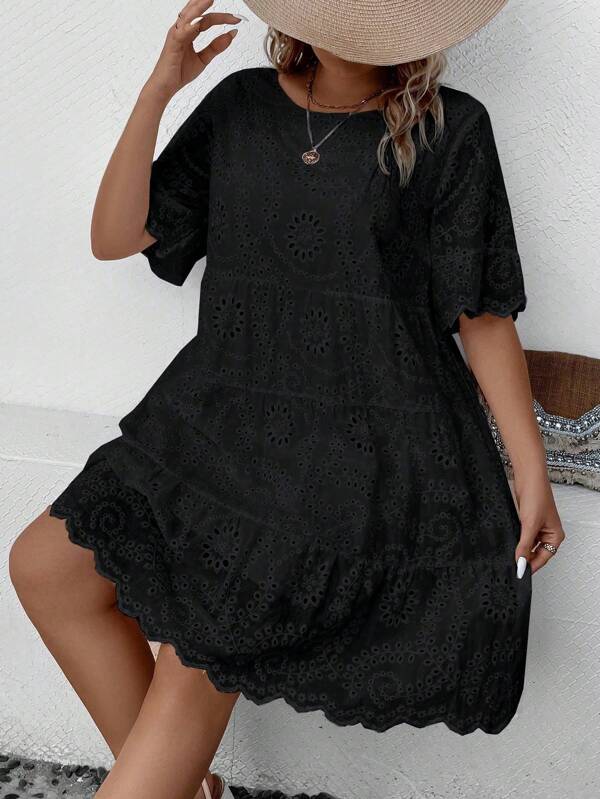 Vestido Plus Size Tipo Bata com Babado e Bordado de Ilhós