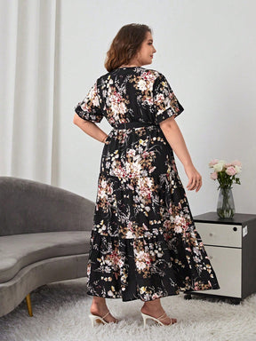 Vestido Plus Size com Estampa Floral e Cinto