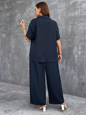 Conjunto Plus Size de Duas Peças: Blusa Simples de Manga Curta e Calça Longa