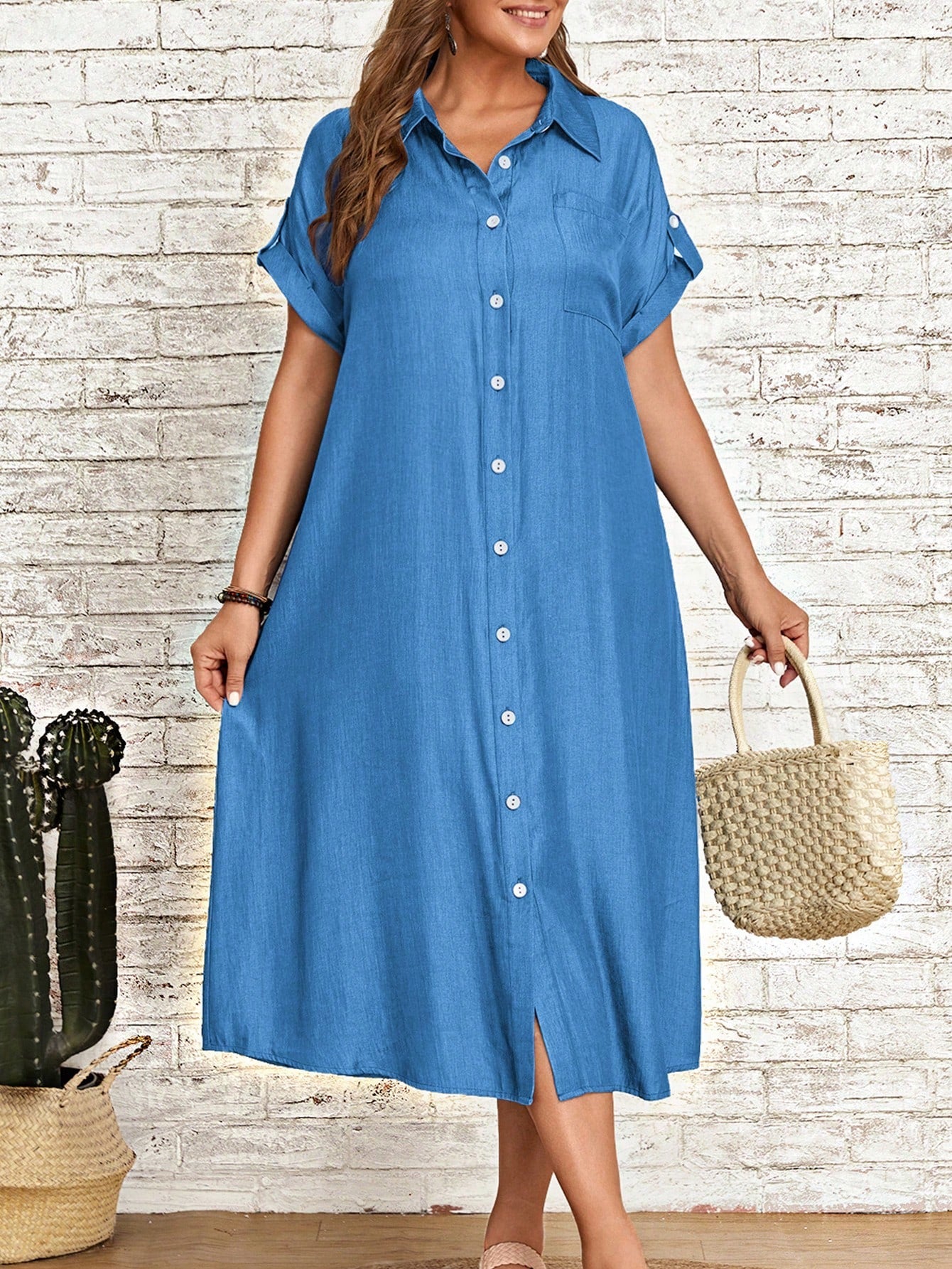 Vestido Plus Size Tipo Camisa com Botão Frontal e Bolso