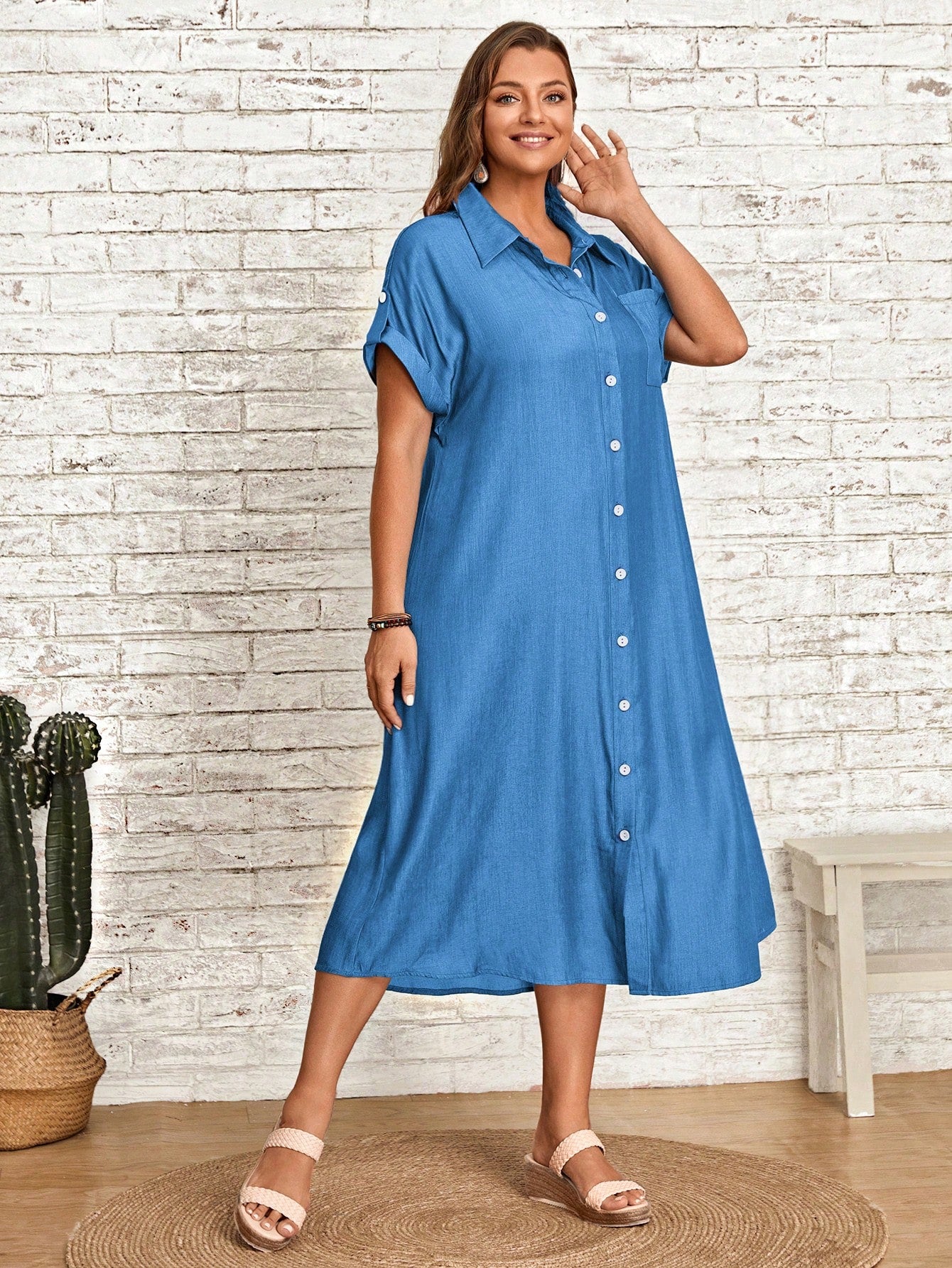 Vestido Plus Size Tipo Camisa com Botão Frontal e Bolso