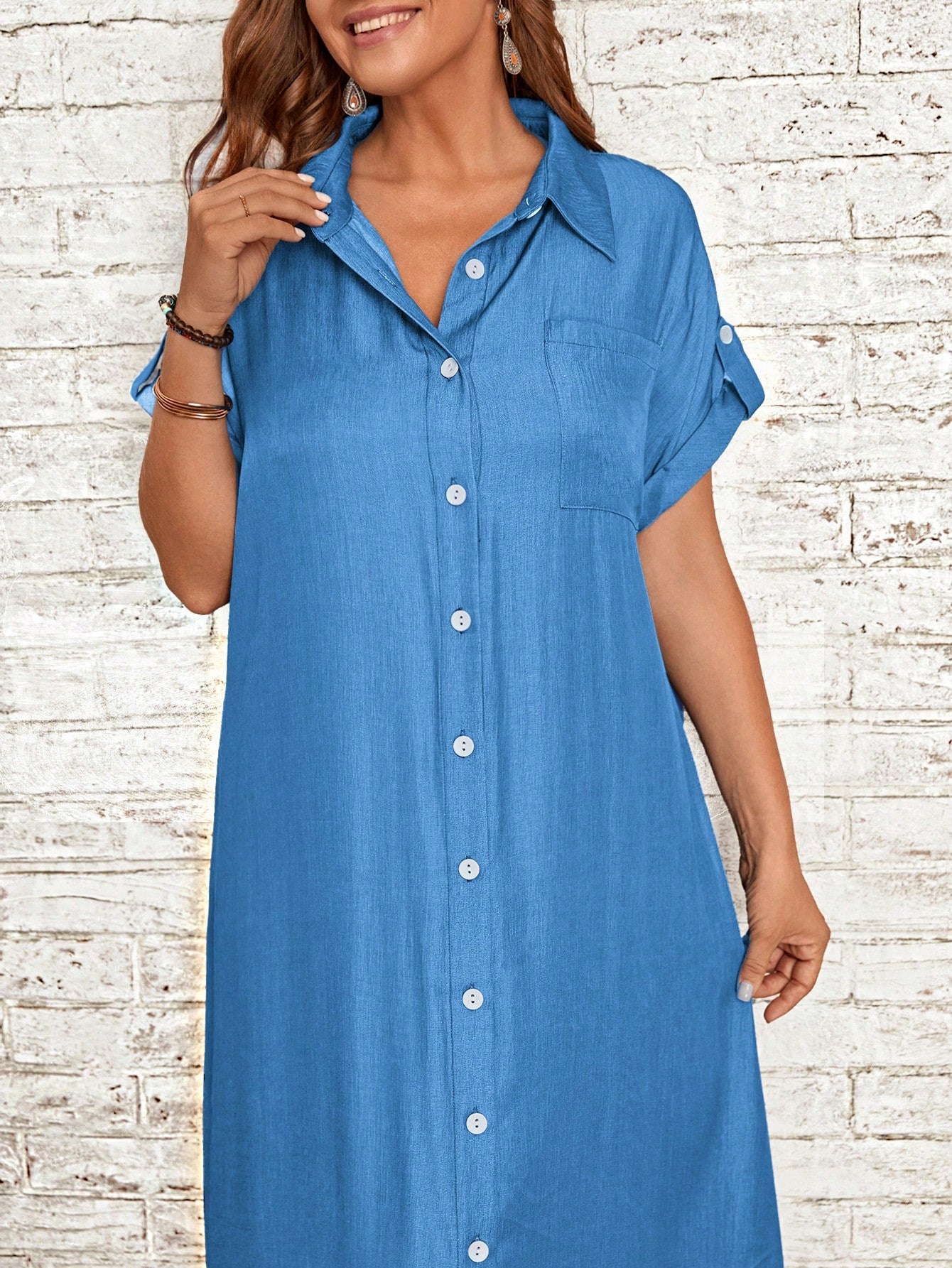 Vestido Plus Size Tipo Camisa com Botão Frontal e Bolso