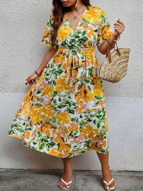 Vestido Plus Size com Estampa Floral, Manga de Borboleta e Cinto