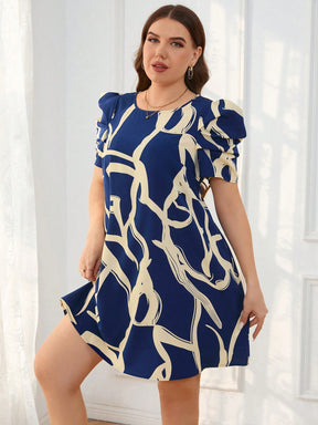 Vestido Plus Size com Manga Bufante e Estampa Gráfica