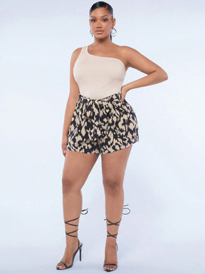 Conjunto Plus Size Top com Ombro Exposto + Shorts de Cintura Alta com Estampa de Leopardo