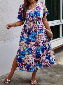 Vestido Plus Size com Estampa Floral, Manga de Borboleta e Cinto