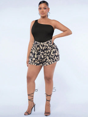 Conjunto Plus Size Top com Ombro Exposto + Shorts de Cintura Alta com Estampa de Leopardo