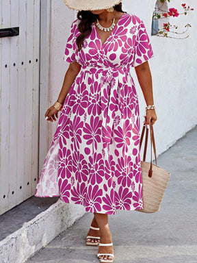 Vestido Plus Size com Estampa Floral, Manga de Borboleta e Cinto